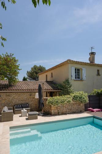 Elegant Villa with Heated Pool in Aix-en-Provence