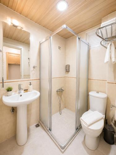 a bathroom with a shower and a toilet and a sink at Yaman Life Hotel in Alanya