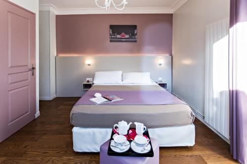Katil atau katil-katil dalam bilik di Modern Hotel