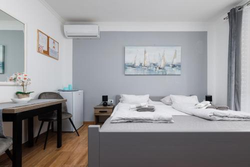 Room with terace Miranda