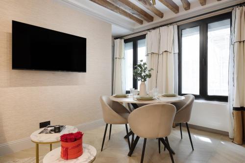 Luxury Apartment in the Heart of Paris (9eme)
