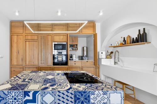 Paradeisos Suite