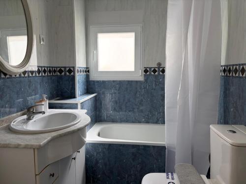 a bathroom with a sink and a bath tub at La Cantora in Sagunto