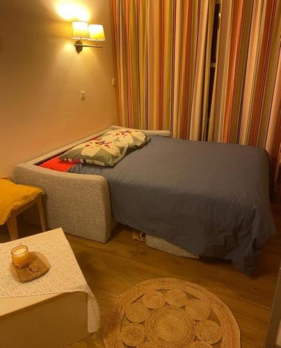 a small bedroom with a bed and a table at Cocon dans le village cap esterel in Saint-Raphaël