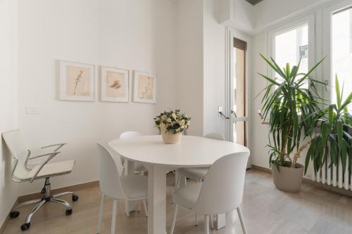 GuestHost - Cozy Balcony Apartment X6 Guastalla