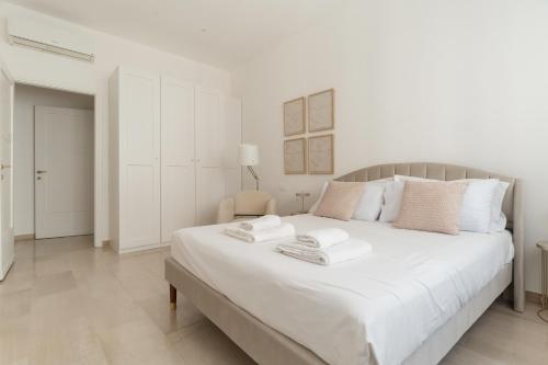 GuestHost - Cozy Balcony Apartment X6 Guastalla