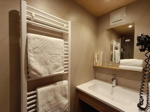 a bathroom with a sink and a mirror at Pension Edelweiss in Damuls