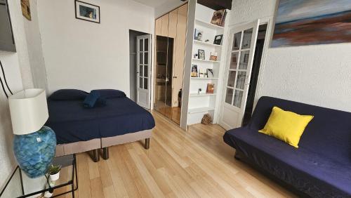 JOLI STUDIO RENOVE EN PLEIN COEUR DE L'ÂME De PARIS QUARTIER PANTHEON , NOTRE-DAME