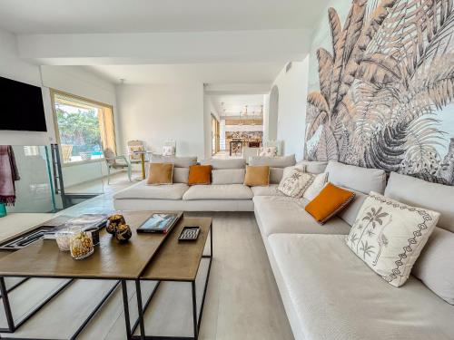 Luxueuse villa panoramique, vue imprenable sur la mer, piscine, 6 chambres à Anthéor