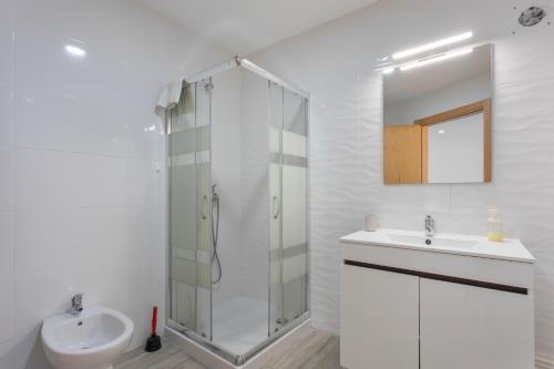 a bathroom with a shower and a sink and a toilet at Casa "O Chafariz" in Amoreira