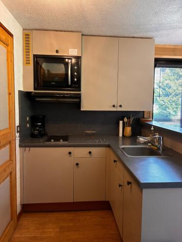 Center and walking trails - Open view and private parking