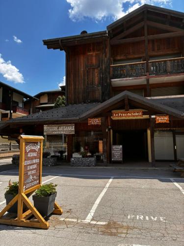 Center and walking trails - Open view and private parking