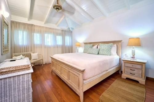 a bedroom with a large bed and a couch at Las Margaritas, Casa de Campo in La Romana