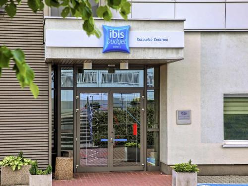 a ups entrance to a building with a sign on it at ibis budget Katowice Centrum in Katowice