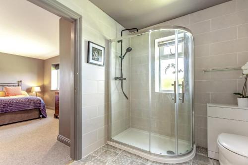 a bathroom with a shower and a toilet at 2 Bed in Devizes oc-t43754 in Bulkington