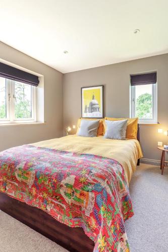 a bedroom with a large bed with a colorful bedspread at 2 Bed in Devizes oc-t43754 in Bulkington