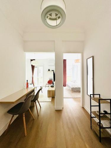 Modern Athens Flat for Work & Leisure