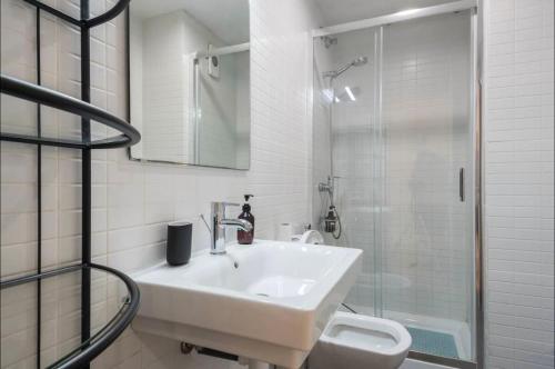 City Centre Eixample with optional parking available