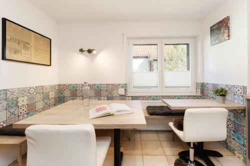 a dining room with a table and chairs and a window at Siestalodge 1 in Pelzerhaken