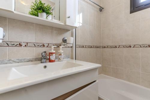 #366 Cozy 1BR Retreat Private Balcony