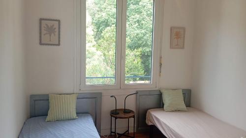 Voodi või voodid majutusasutuse fantastic view ! private bedroom in a family apartment, private bathroom, shared kitchen and living spaces toas
