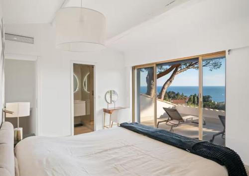 a bedroom with a bed and a view of the ocean at Corgona Villa in Cannes