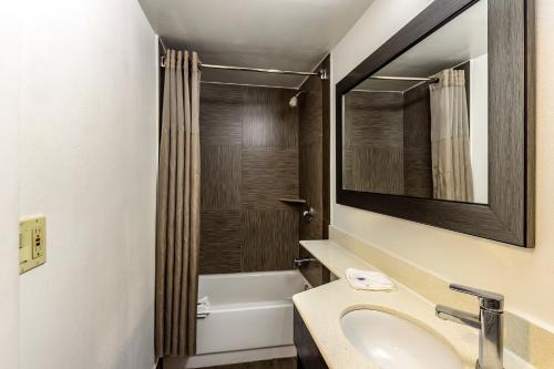 a bathroom with a sink and a shower at Hotel Elizabeth Near Newark Liberty International Airport New Jersey in Elizabeth