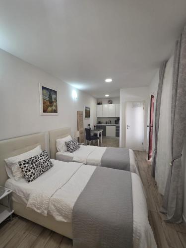 Apartments and Rooms Villa Lina