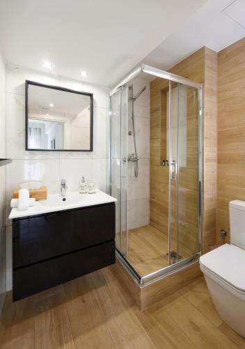 Twin Superior Suites-2nd floor-balcony-250m metro station