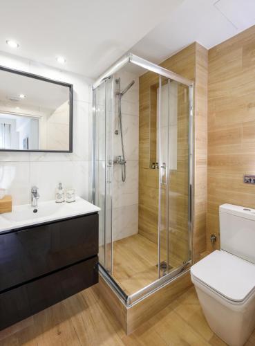 Twin Superior Suites-2nd floor-balcony-250m metro station