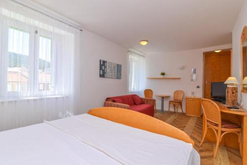 a bedroom with a bed and a living room at Bed&Breakfast Saturn in Veli Lošinj