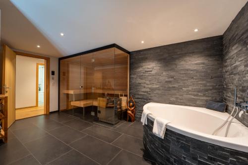 Luxury Chalet in Laax with Stunning Views