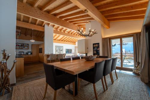 Luxury Chalet in Laax with Stunning Views
