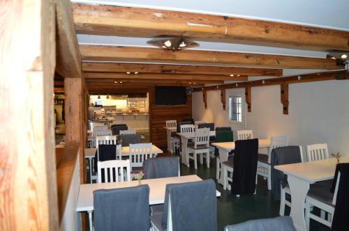 a dining room with white tables and chairs at Vreta Kloster Golfklubb in Ljungsbro