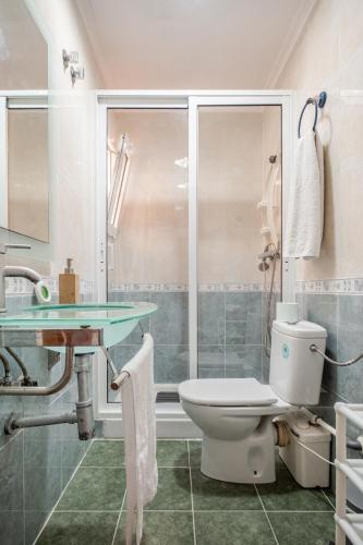 a bathroom with a toilet and a shower at Piso DE-MI-LA in Aspe