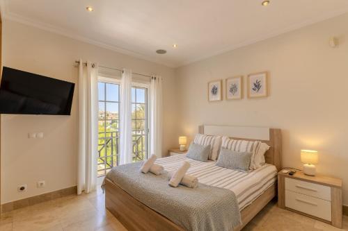 #318 Spacious 2BR Apartment Bright Interiors