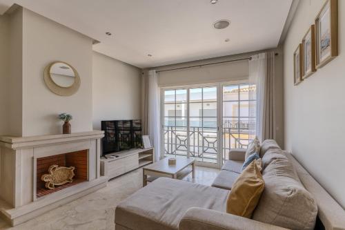 #318 Spacious 2BR Apartment Bright Interiors