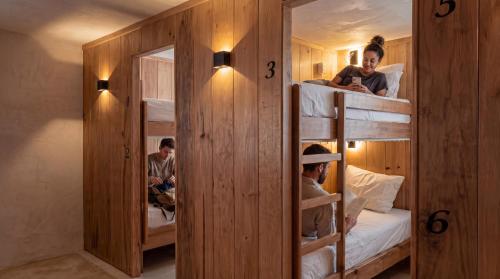 a room with bunk beds with people in them at Casa Chati Hostal Boutique in San Cristóbal de Las Casas