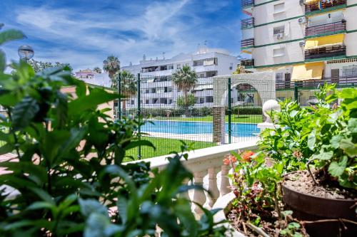 Estudio con vistas al mar junto a la playa