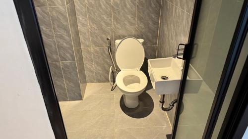a bathroom with a toilet and a sink at Azure Suite Apartment - AOSIS in Bagam