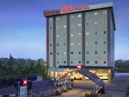 a hotel with a sign on the side of it at Ibis Balikpapan in Balikpapan