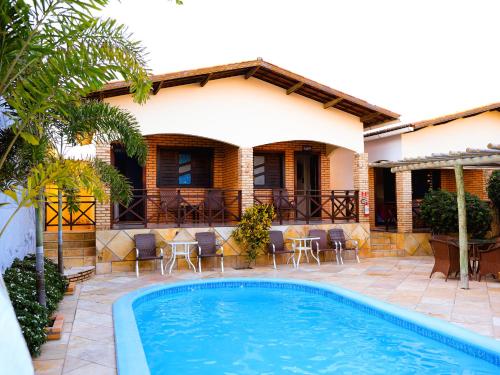 Jardim dos Orixás — Pool view