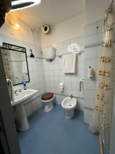 a bathroom with a sink and a toilet and a mirror at Castello di Mongiovino Vecchio "La Casa in Piazza" in Panicale