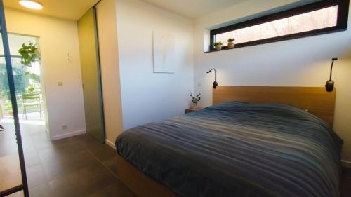 Posteľ alebo postele v izbe v ubytovaní De Eik gastenverblijf op de grens met Brugge