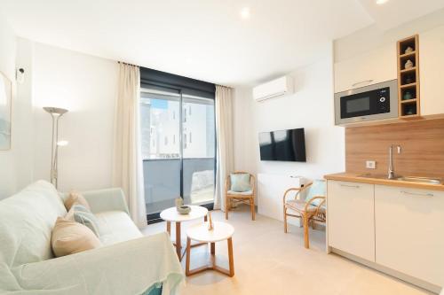 Iceberg Suites - Boutique Apartment with AC and Pool