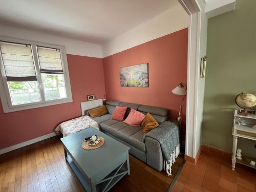Le Mans 24 Hours Comfortable House for 6 Guests with Private Parking