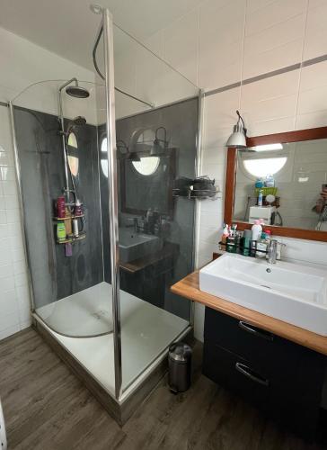 Le Mans 24 Hours Comfortable House for 6 Guests with Private Parking
