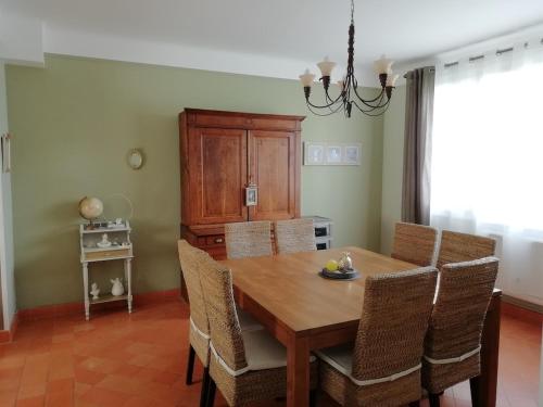 Le Mans 24 Hours Comfortable House for 6 Guests with Private Parking