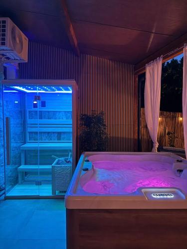 OIKOS Guesthouse & Rooftop