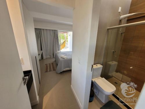 a small bathroom with a toilet and a sink at Vila Sol Serrambi in Porto De Galinhas
